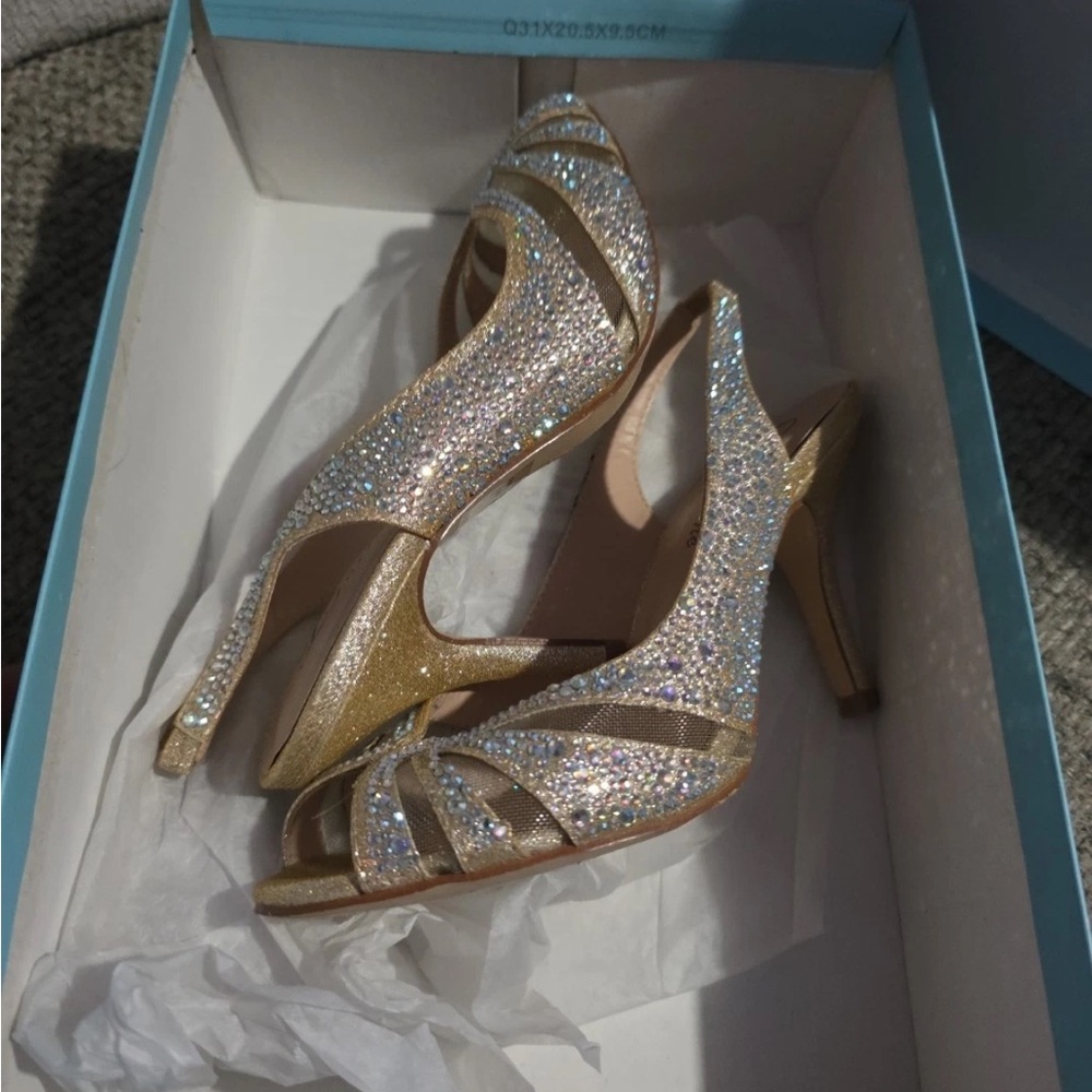 L Lorraine Tiana Nude Heels Size 6.5